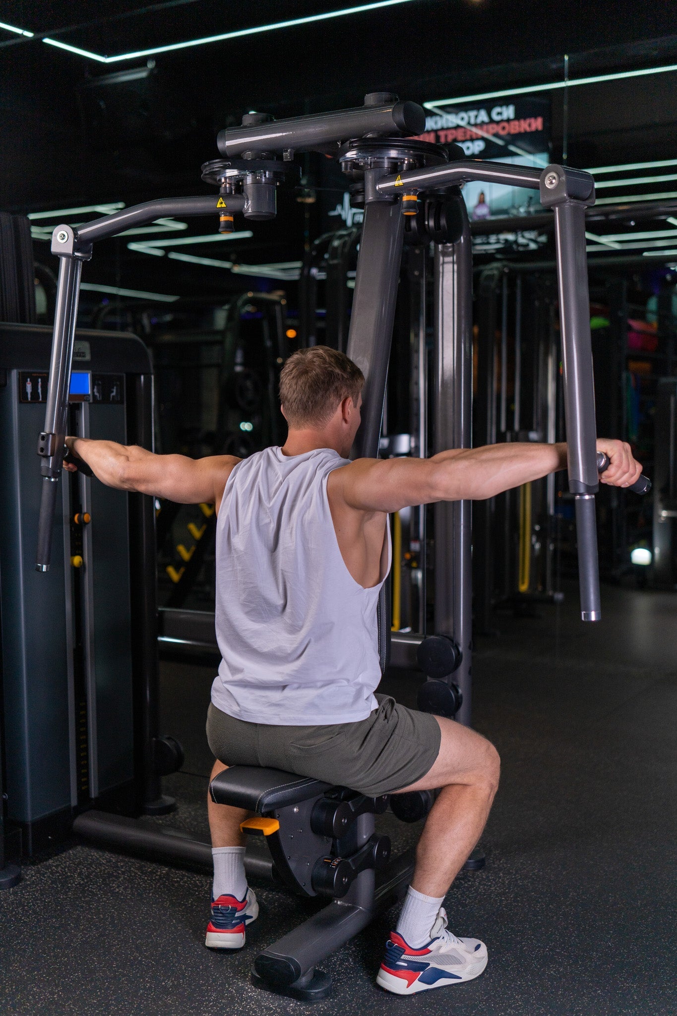 Fliegende - Fitness - Maschine für Brustmuskeln und hintere Schultemuskeln Active Gym USA 02